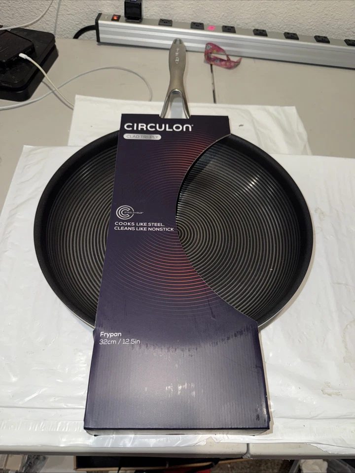 Circulon SteelShield C-Series 12.5-in. Tri-Ply Clad Nonstick Frypan |231
