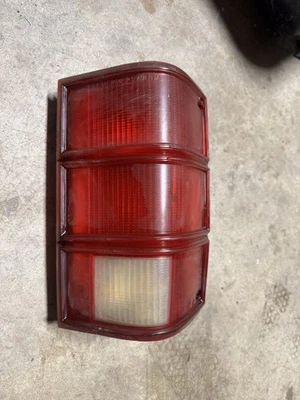 Juego de luces traseras para conductor y pasajero Jeep Comanche MJ 86-92 OEM fábrica Foto 1 de 2