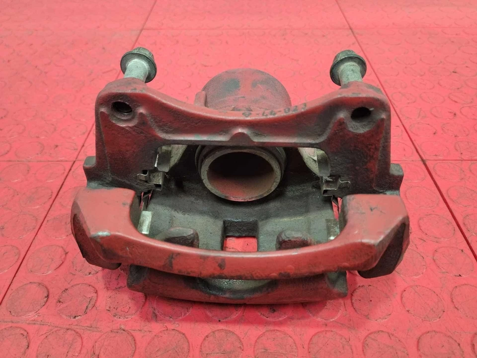 05-08 Chevy Cobalt SS Front Brake Caliper Assembly Left Driver Side OEM 22720705 - Image 1 of 4