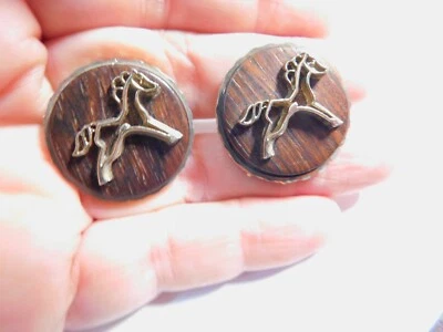 Abotoaduras redondas de madeira tom dourado metal cavalo vintage - Imagem 1 de 4