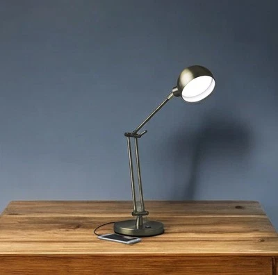 Lámpara de escritorio ajustable LED de latón satinado brillante Foto 1 de 4