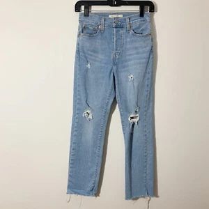 Pantalones de mezclilla Levi's Wedgie rectos tiro alto botones desgastados dobladillo crudo talla 26 usados en excelente estado - Imagen 1 de 12