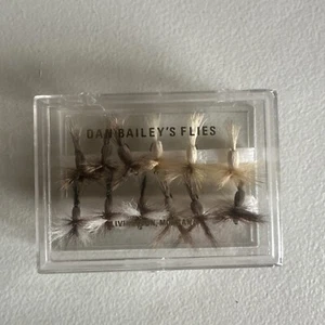 Lotto di 12 mosche da pesca a mosca vintage Dan Bailey's con custodia originale - Foto 1 di 3