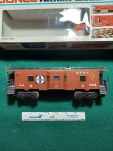 LIONEL #6-9323 ATSF BAY WINDOW LIGHTED CABOOSE - Picture 1 of 4