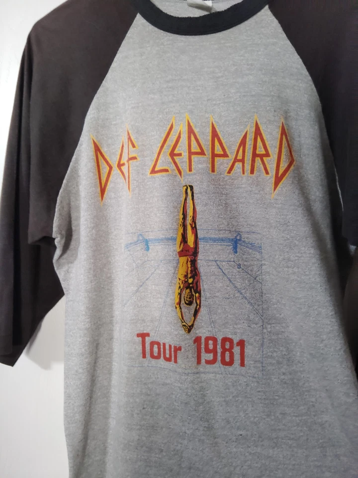 РЕДКАЯ ВИНТАЖНАЯ 1981 Def Leppard High 'n' Dry Tour Tee Одинарный Стежок С Оригинальным Билетом - Изображение 1 из 4