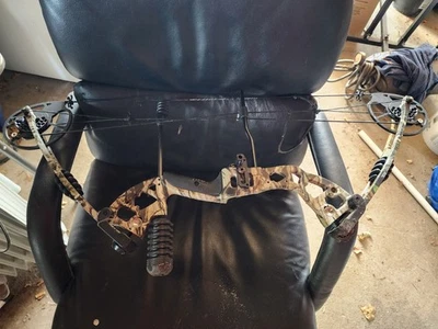 Predator Raptor Compund Bow Right Handed - Image 1 of 4