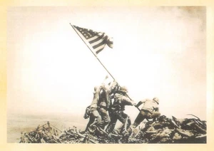 Postal repro de la Segunda Guerra Mundial levantando la bandera en Iwo Jima 4x6 - Imagen 1 de 2