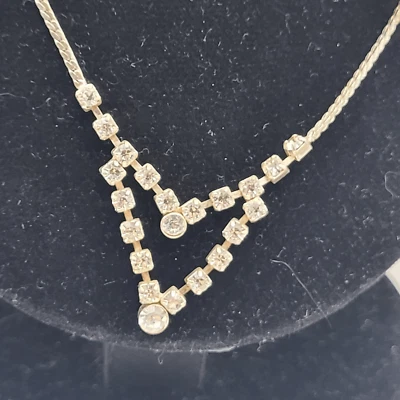 Delicado collar minimlaista con flecha de cristal blanco color oro blanco 18 pulgadas Foto 1 de 4