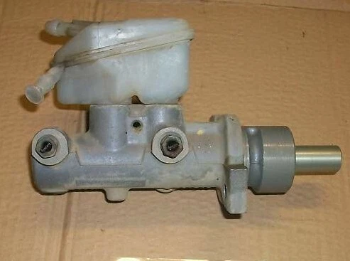 CITROEN PICASSO 2 PIPE TYPE BRAKE MASTER CYLINDER 221710 / 210287.99 BOSCH - Image 1 of 1