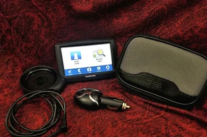GPS TomTom XL con estuche negro y extras para sistema de navegación y mapas - Imagen 1 de 12