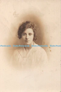 R419399 Frauenportrait alte Fotografie Postkarte - Bild 1 von 4