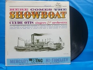 Clyde Otis Singers & Orchestra* - Here Comes The Showboat LP Schallplatte - Bild 1 von 16