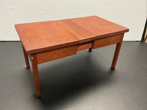 Bambola da tavolo allungabile in legno fatta a mano misura con tavola extra 6”h x 11,75” allungabile  - Foto 1 di 9