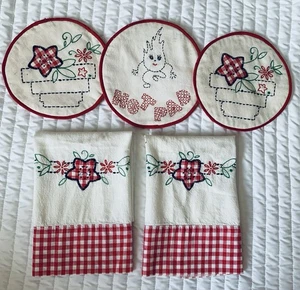 Vintage  Cloth  Towels  &  Hotpads - Picture 1 of 4