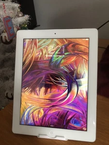 Apple iPad 3 9.7in 32GB Wi-Fi Tablet - White - Picture 1 of 9