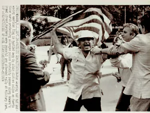 1974 Press Photo Puerto Rico Demonstration Against Police in Newark, New Jersey - Picture 1 of 2