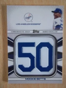 MOOKIE BETTS COMMEMORATIVE JERSEY NUMBER MEDALLION 2022 TOPPS BASEBALL SERIES 1 - Imagen 1 de 2
