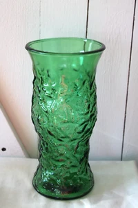 Hoosier Glass Emerald Green Vintage Crinkle Texture Vase, 9.75" Tall - Picture 1 of 5
