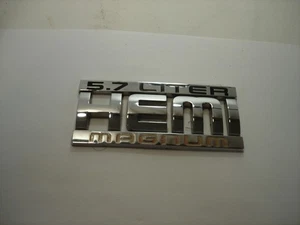 Dodge Ram 2005 5,7 litros Hemi Magnum emblema cromado - Imagen 1 de 6