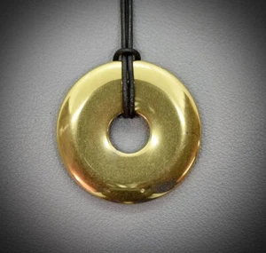 GOLD-HÄMATIT EDELSTEIN-DONUT ✦Originalfoto✦ Ø 40 mm Anhänger+Lederband ☯︎R19 - Bild 1 von 1