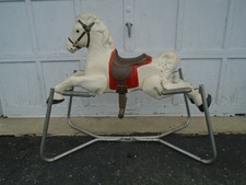 caballo de juguete con resortes