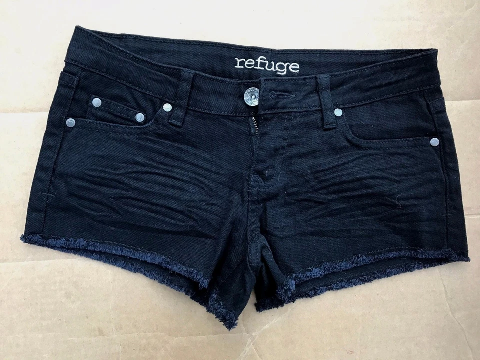 Pantalones cortos de mezclilla para mujer talla 2 marca Refuge negros elásticos  Foto 1 de 1