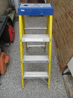 Youngman 150 Kg Fibreglass Step Ladder 4 Tread S3112-04E Electricians • 49.24€