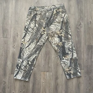 Wrangler Rugged Wear Men’s 42X30 Camo Realtree Hardwoods Denim Jeans Hunt - Picture 1 of 10