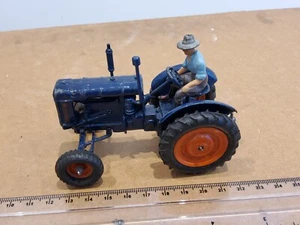 Modellino trattore Fordson Major anni '30 Britains Model Farm 128F con conducente originale - Foto 1 di 11