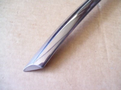 Nuevo de Lote Antiguo MoPar 1955 55 Plymouth Plaza Savoy derecha MOLDURA PUERTA INFERIOR 1657758 Foto 1 de 3