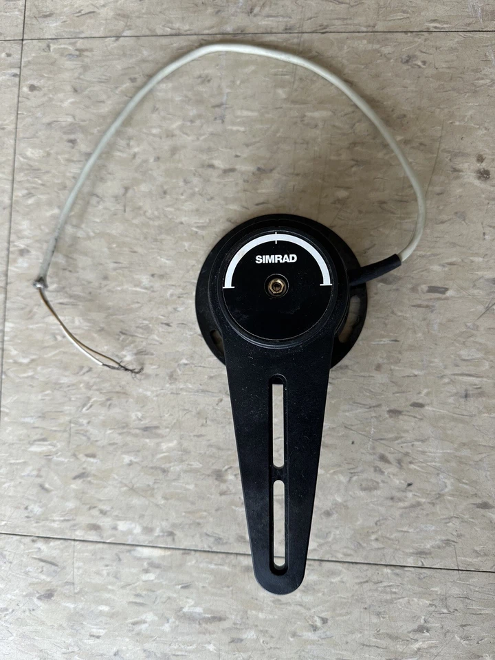 Unidad de retroalimentación de timón Simrad RF300 Foto 1 de 3