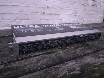 Behringer Ultravoice VX2496 pro vocal effects processor & mic pre amp working - Image 1 of 4