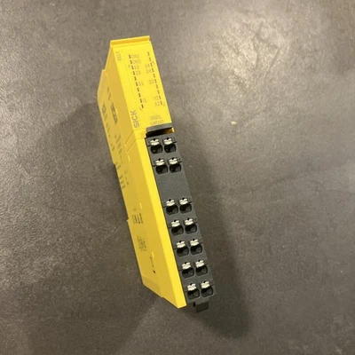 Sick RLY3-0SSD200 1085344 Sicherheitsrelaismodul - Bild 1 von 4