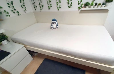 IKEA Bett  90x200 mit Lattenrost (optional Matratze, Malm Nachttisch) weiß - Bild 1 von 4