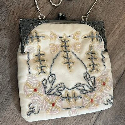 Elegante bolso victoriano vintage con marco de metal con cuentas Foto 1 de 4