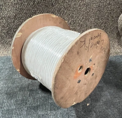 Cable coaxial CAROL C8030.41.86 tipo RG59/U +18 AWG/2C, carrete 1000', blanco* Foto 1 de 4