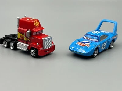 Cars Mack and The King Combo Tomica масштаб 1:64 - Изображение 1 из 4