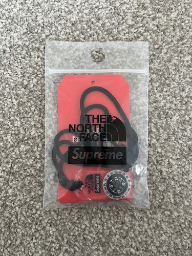 Collana Bussola Supreme x The North Face FW18 Accessorio Nuovo Danneggiata