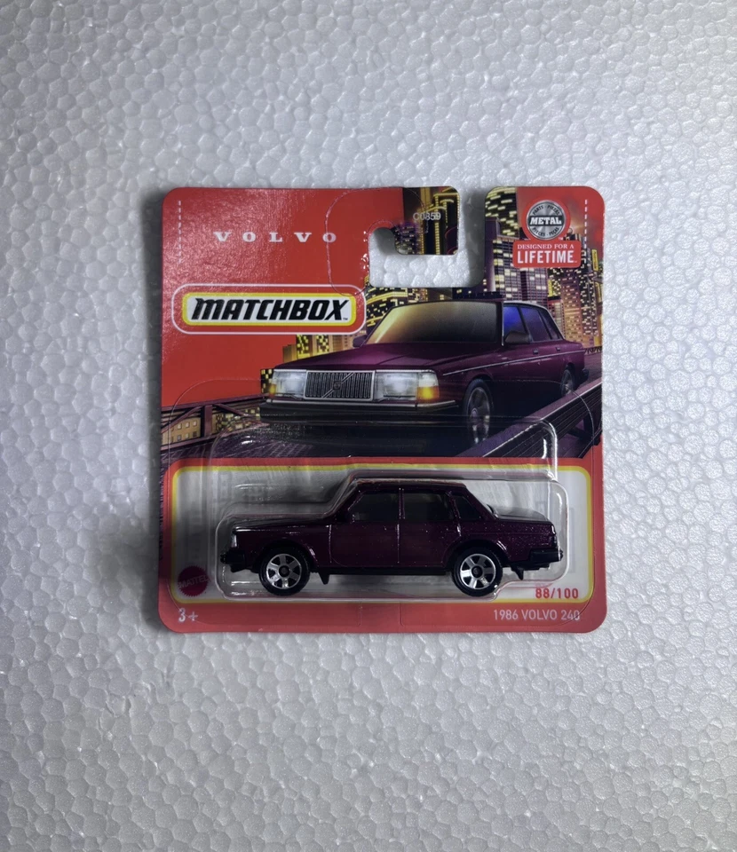 Matchbox 1986 Volvo 240 Rosso 2024 1:64 - Immagine 1 di 1