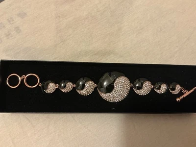 Akkad Ying Yang 黑色珐琅水晶铺面套装玫瑰金切换手链 — 第 1/4 张图片