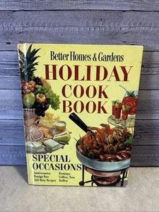 Better Homes and Gardens 1967 Holiday Cookbook - Picture 1 of 10