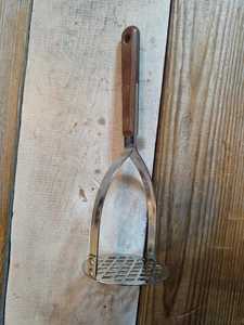 Vintage Edelstahl Kartoffelstampfer Holzgriff Made in USA - Bild 1 von 4