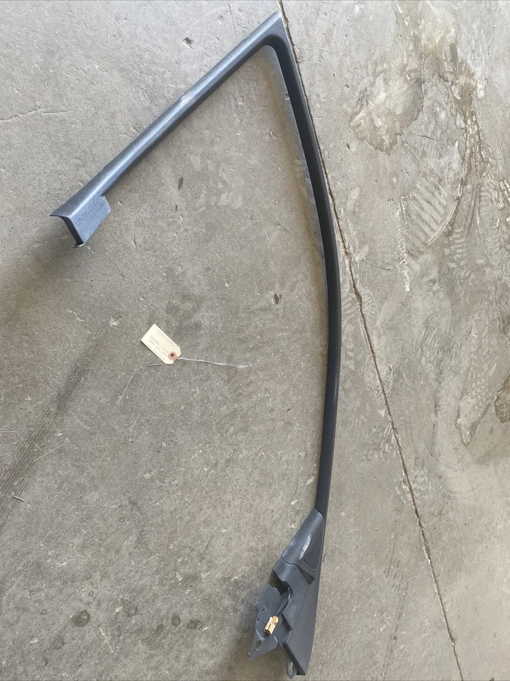 Moldura ventana puerta delantera izquierda Infiniti M35 M45 06-10 802D5-EG010 Foto 1 de 4