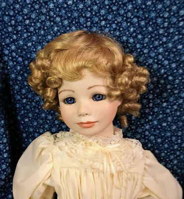 De colección Nueva Peluca Global Dolls Modacrílico Angela Rizos Cortos 9" 10" 11" 12" Gorra Foto 1 de 4