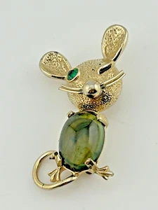 Vintage Castlecliff Rhinestone w/Green Cab. Winking Mouse Pin - Picture 1 of 7