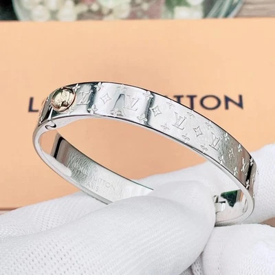 Louis Vuitton Autêntico Bracelete de Punho Nano Grama P Prata Ouro LV Estilo Monograma - Imagem 1 de 4