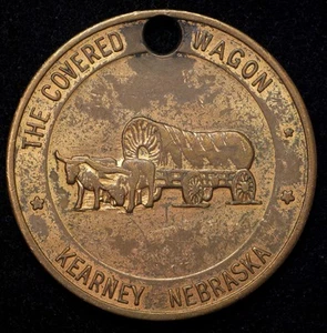 Kearney, Nebraska The Covered Wagon on the Lincoln Highway Souvenir Medal Brass - Picture 1 of 2