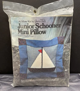 Vintage Yours Truly Junior Schoner Mini Pillow Kit • Segelboot • 1978 Neu - Bild 1 von 4