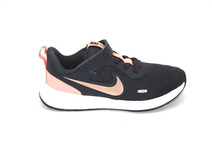NIKE KIDS REVOLUTION 5 (PSV) BQ5672-012 DARK SMOKE GREY/METALLIC RED BRONZE SHOE - Picture 1 of 9