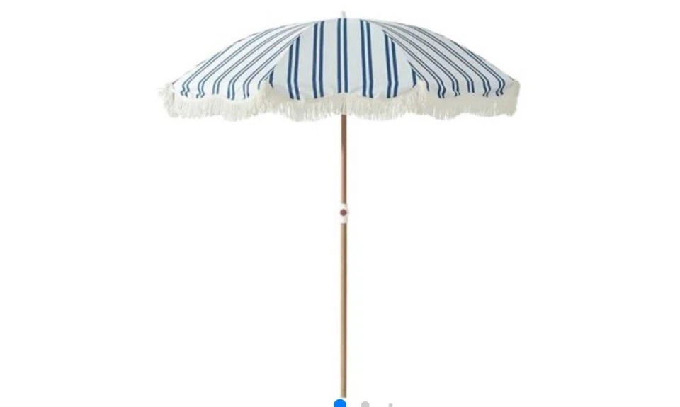 Sombrilla de playa a rayas de 6,5 pies con flecos, UPF 50+ parasol, inclinación ajustable Foto 1 de 3